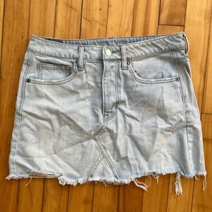 American Eagle Light Wash Distressed Denim Mini Skirt Button Fly Size 6 Raw Hem